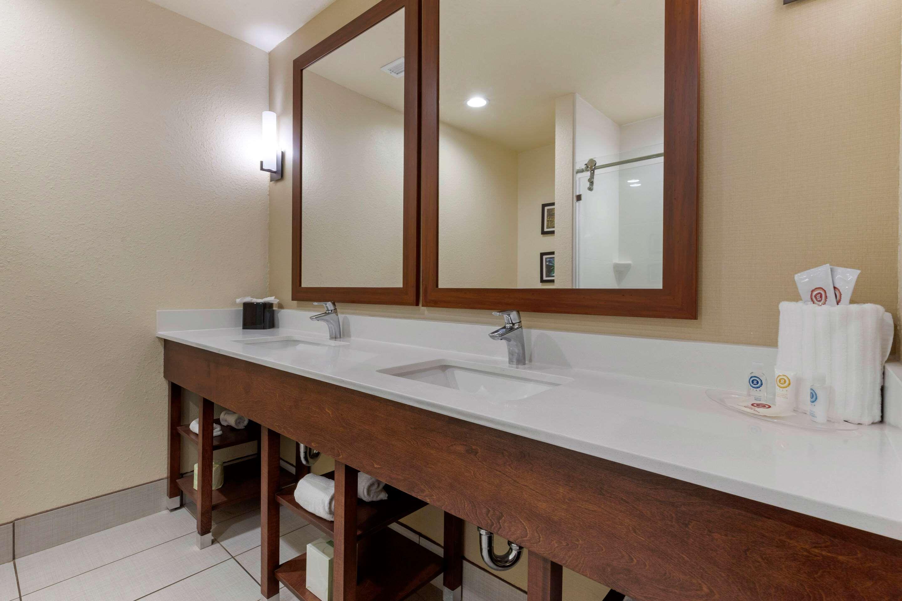 Comfort Suites Greenville South Piedmont Zewnętrze zdjęcie